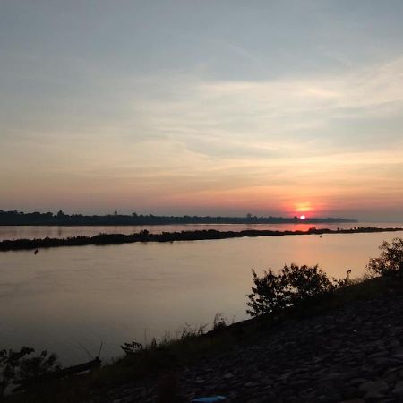 Nawiengkaeriverview Resort Mukdahan Exterior foto