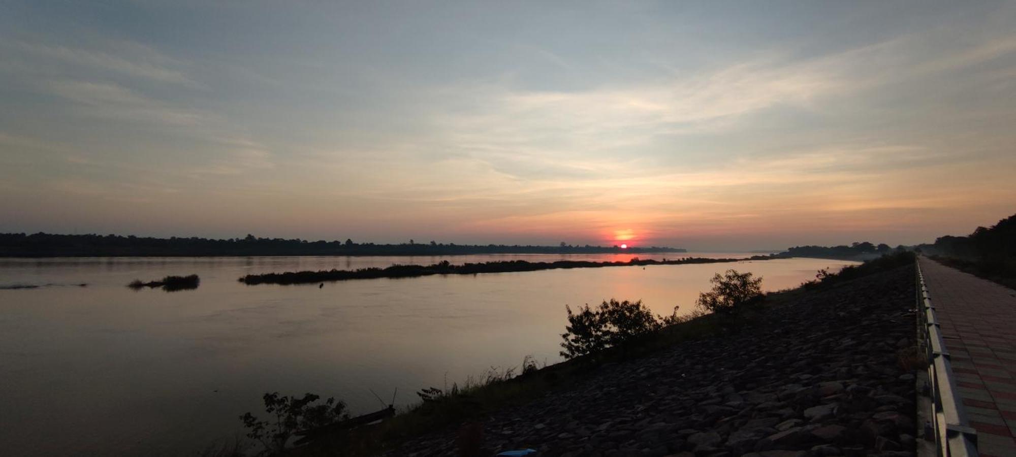 Nawiengkaeriverview Resort Mukdahan Exterior foto