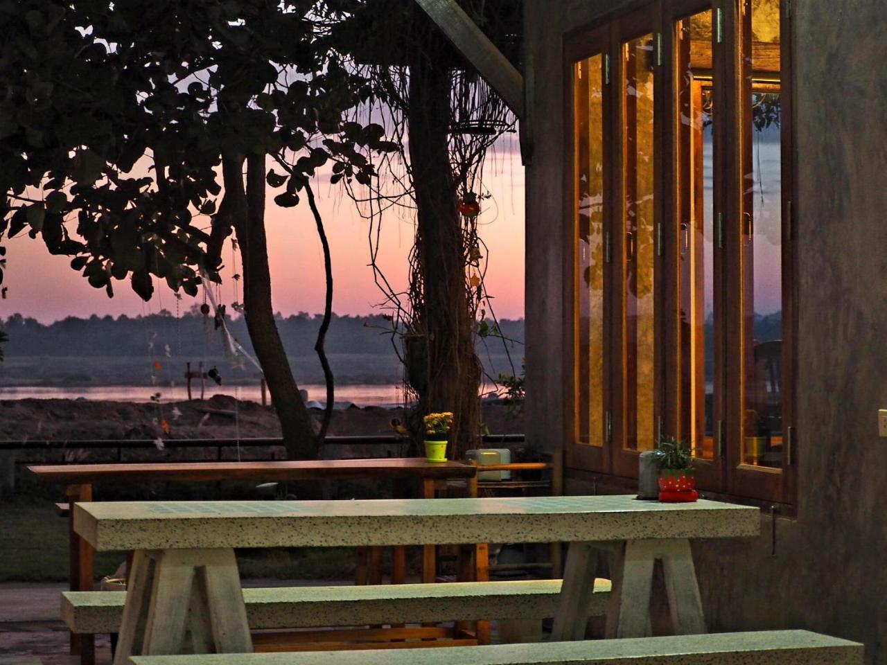 Nawiengkaeriverview Resort Mukdahan Exterior foto